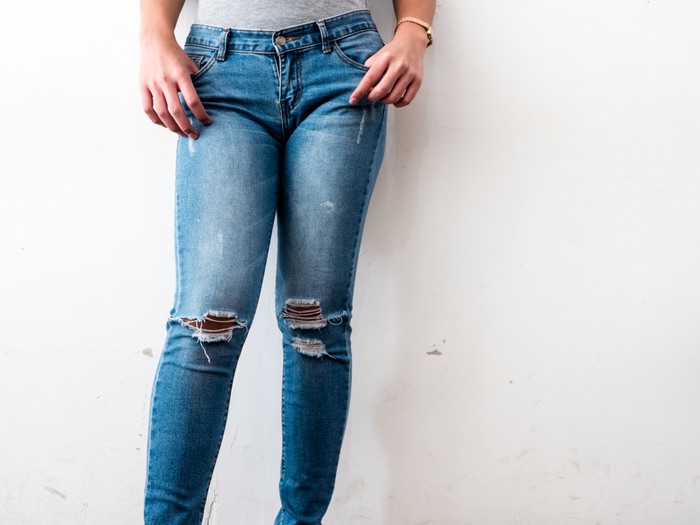 Horizontal wrinkles on jeans too small