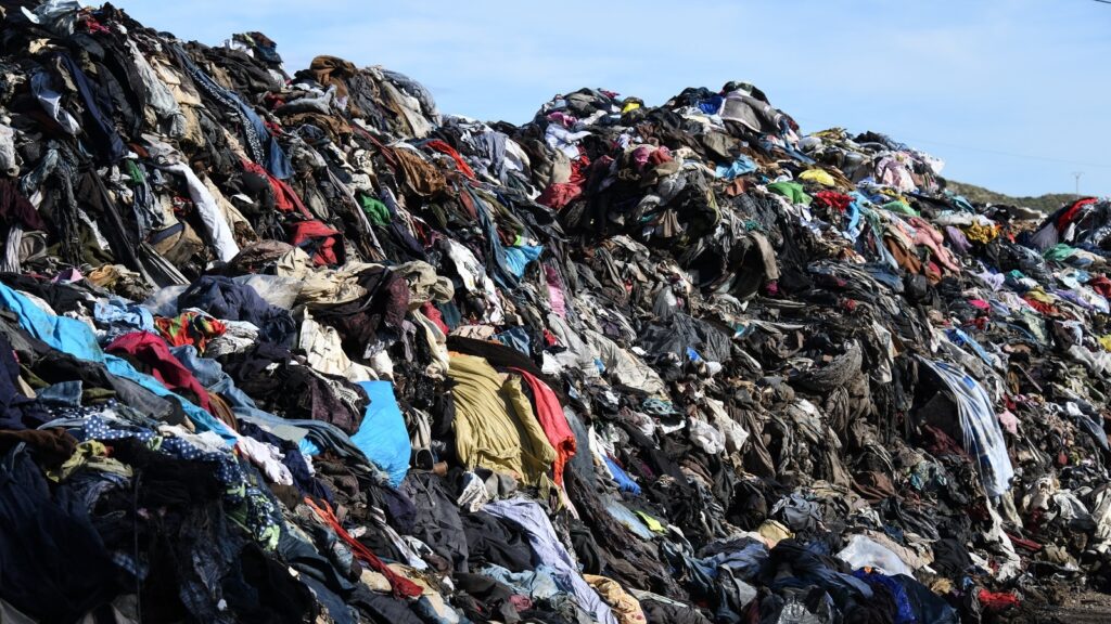 clothing textile waste California’s First Clothing Recycling Law: How It’s Transforming Sustainable Fashion